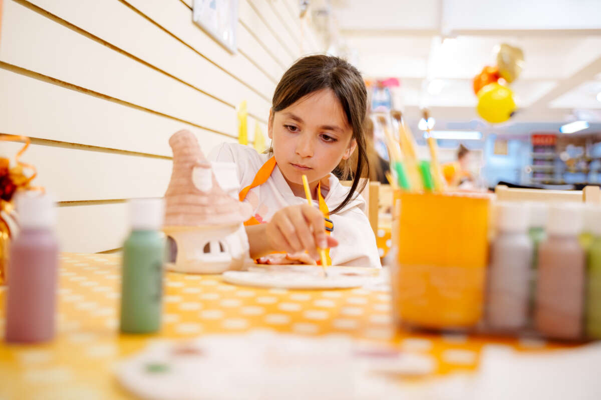 Kids arts and crafts class